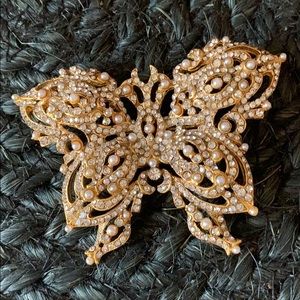 Butterfly pin Jose Barrera